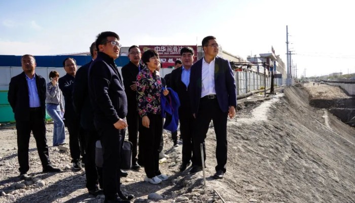 【“三抓三促”行动】酒泉市副市长靳巧荣一行调研飞天南路道路及管网建设工程项目建设情况